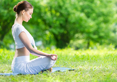 hãy dành vài phút để suy nghĩ tích cực hoặc thực hành thiền định