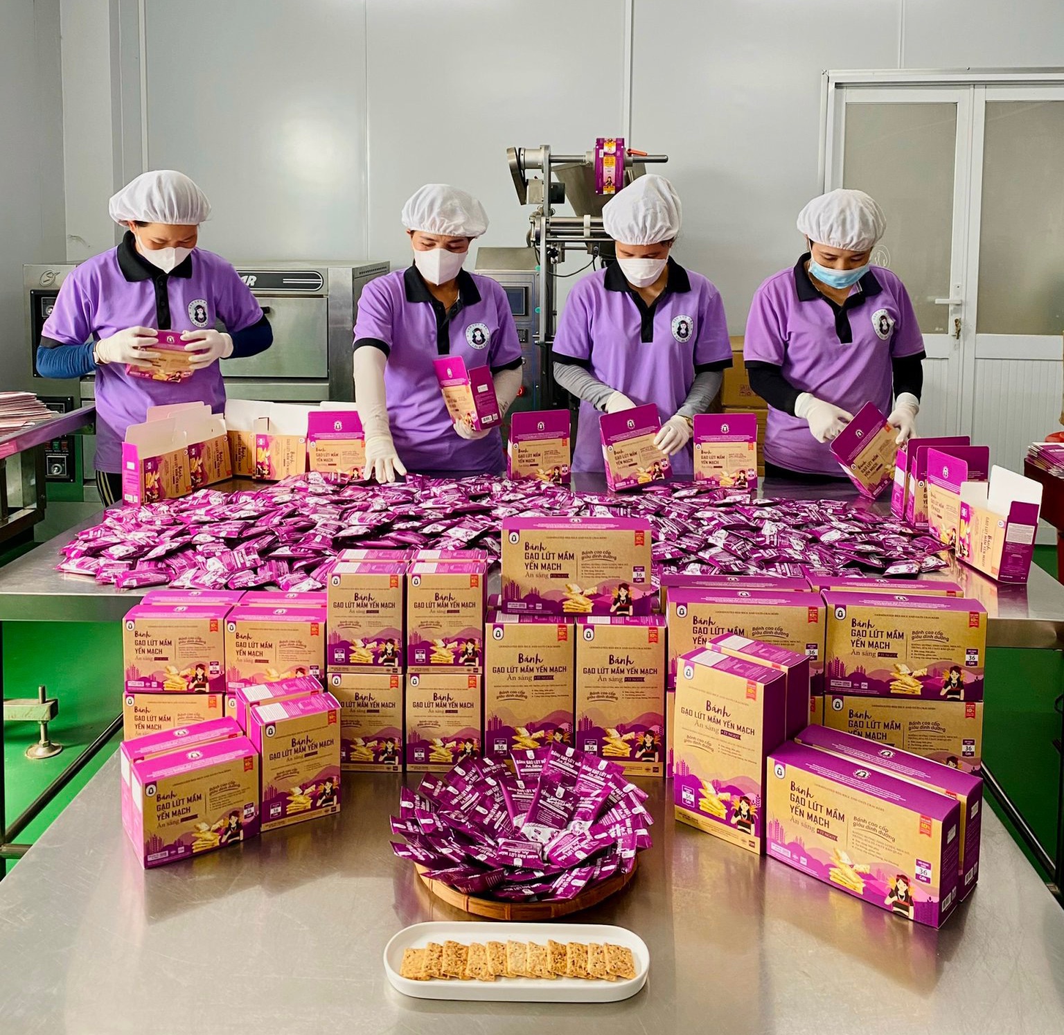 Bánh mầm gạo lứt Bhnong